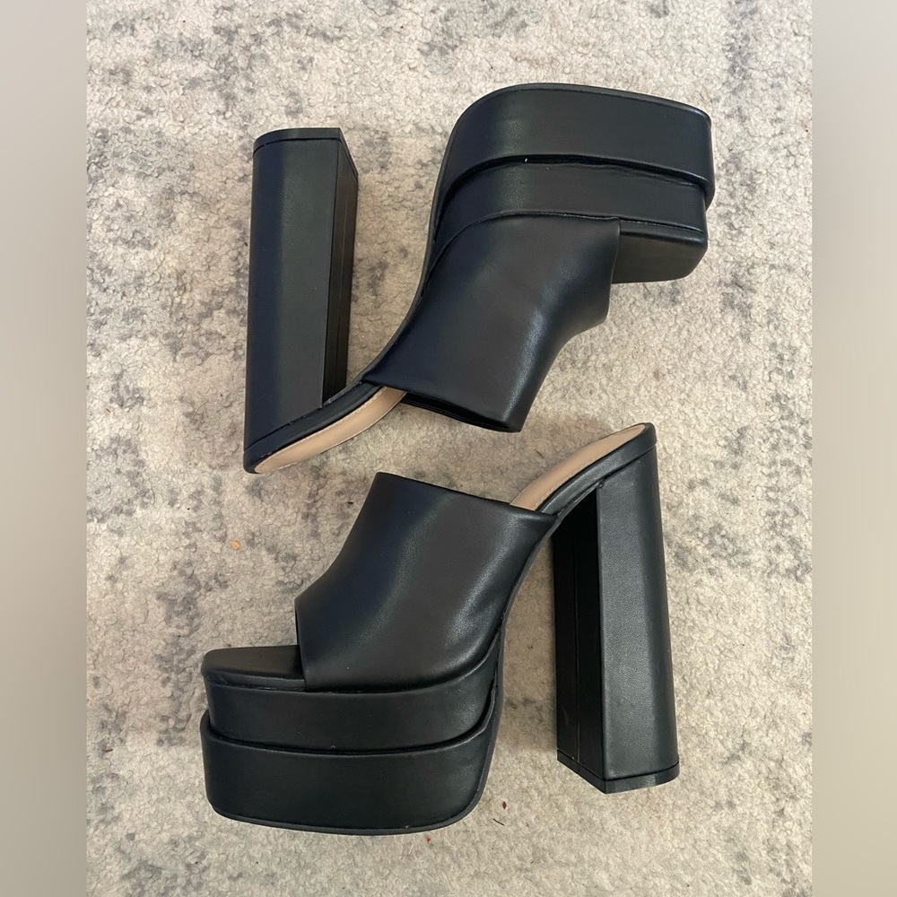 NWT black heels